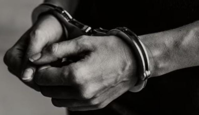 Polícia Militar prende homem de 27 anos condenado por roubo e corrupção de menores