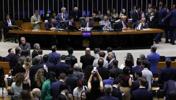 Alcolumbre marca votação da PEC pelo fim da 6x1 para quarta-feira