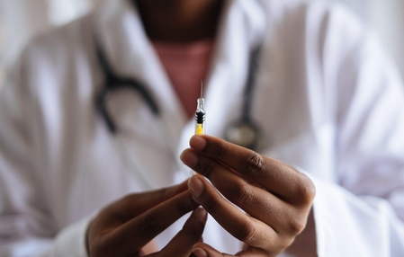 SUS oferece vacina e tratamento contra hepatites virais