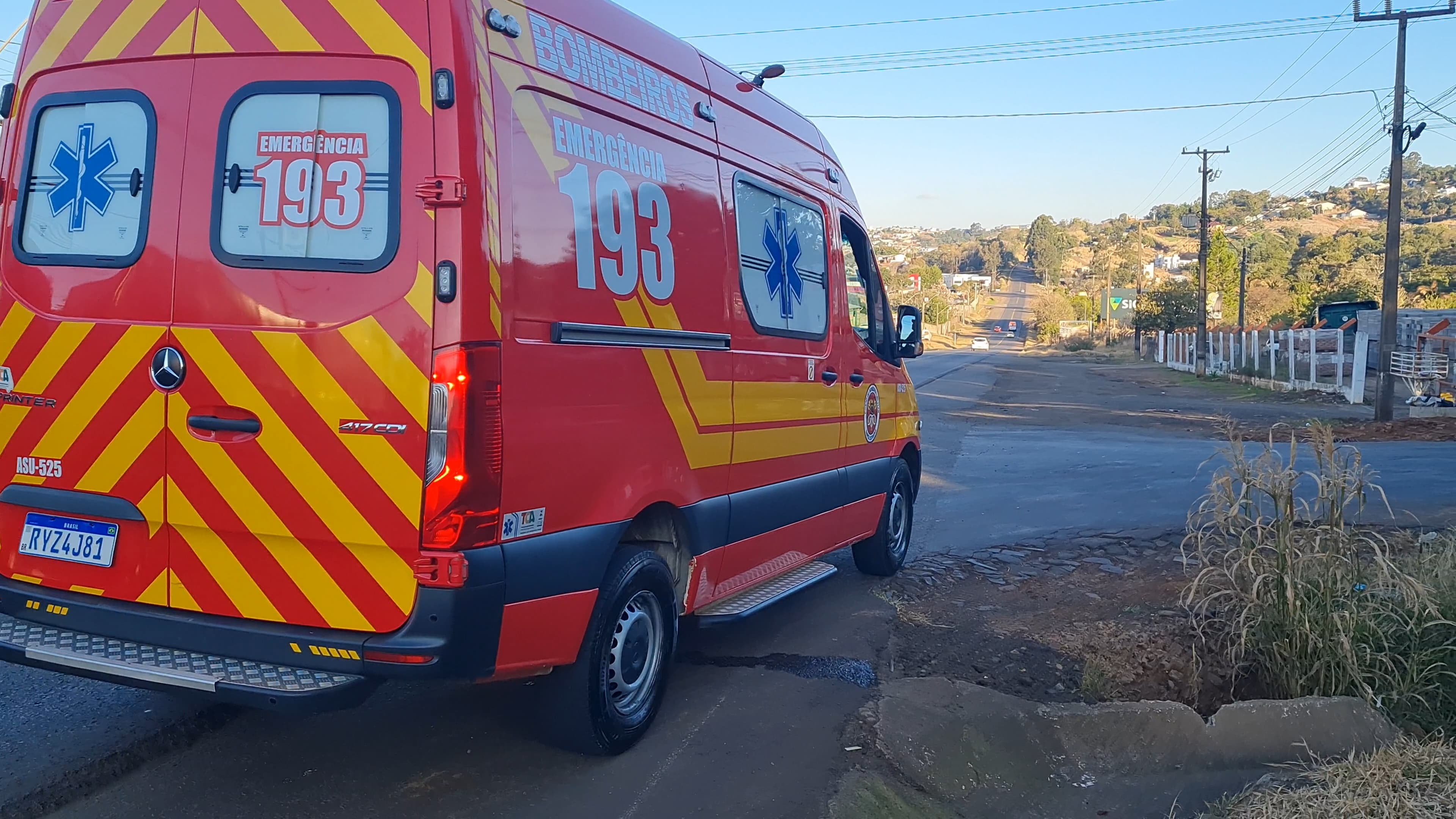 Homem morre atropelado por trator