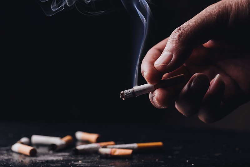 Fumantes usam 8% da renda familiar per capita para compra de cigarros