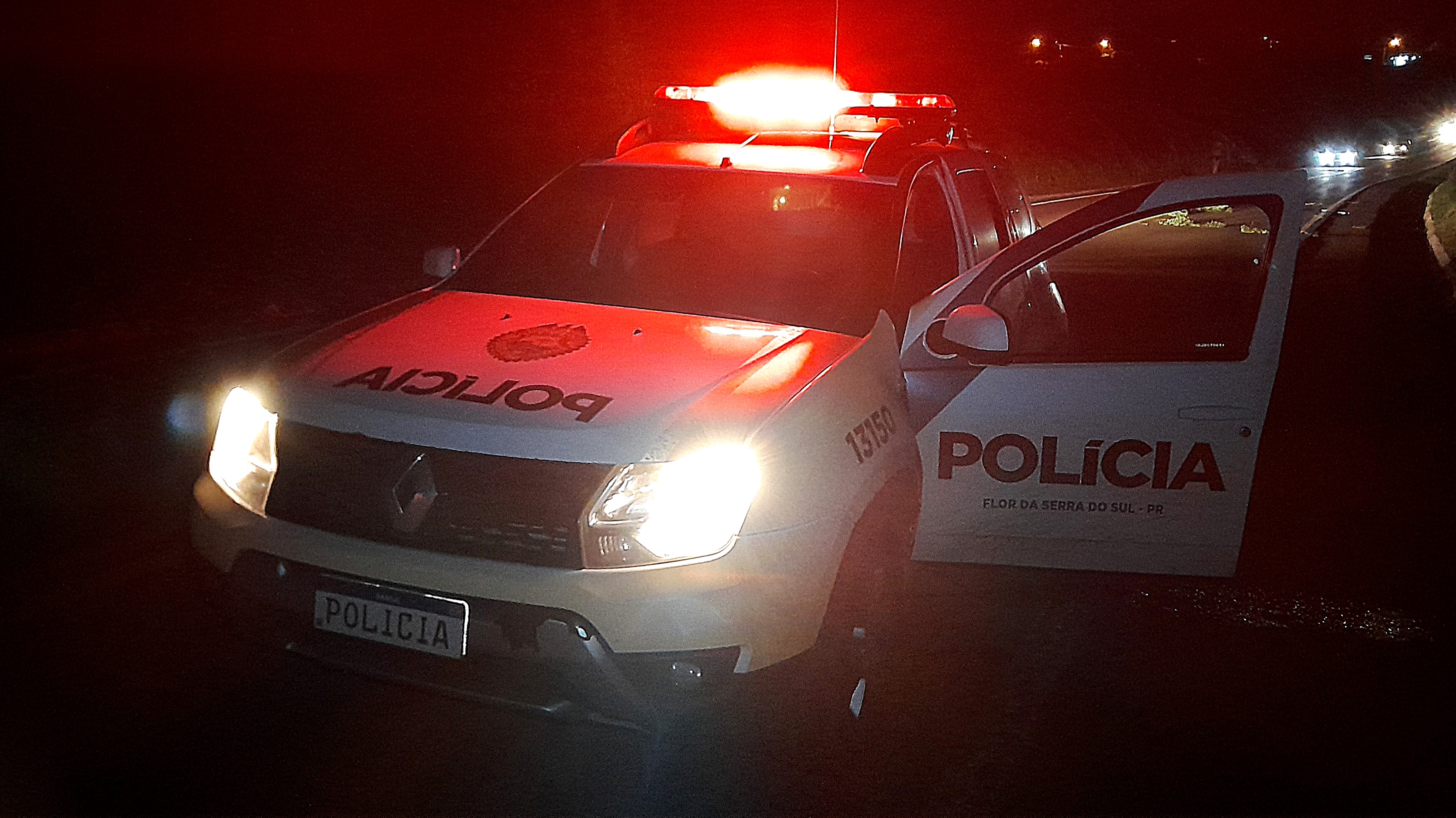 Homem e mulher são detidos por desacato