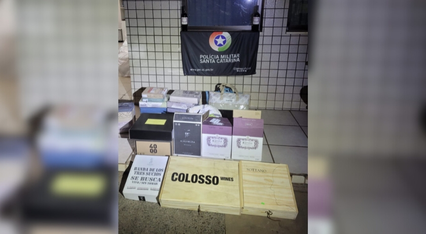 Polícia Militar apreende vinhos e roupas de cama em ocorrência de descaminho na BR-163