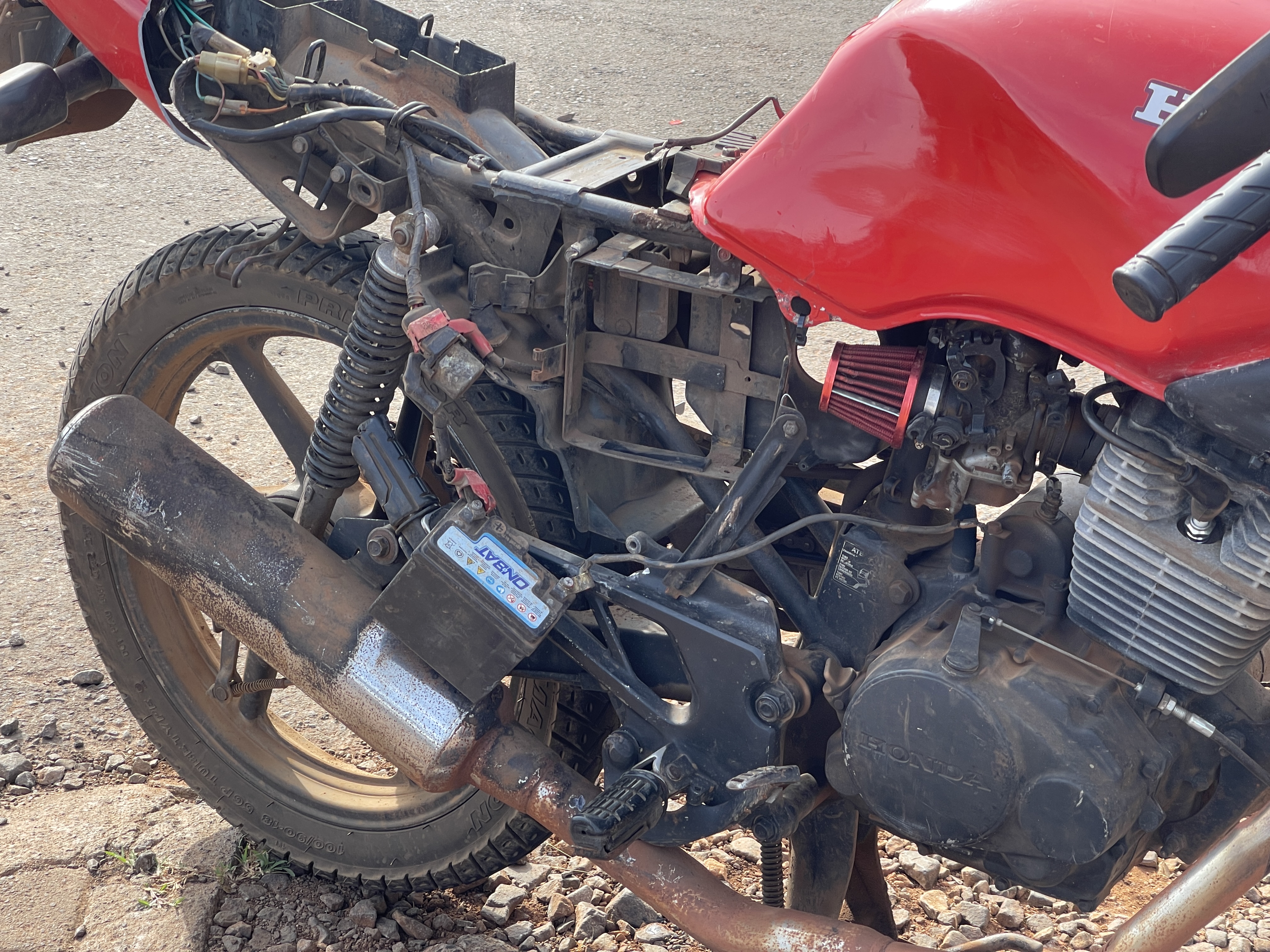 Motociclista fica ferido em acidente na Avenida Arnaldo Busato