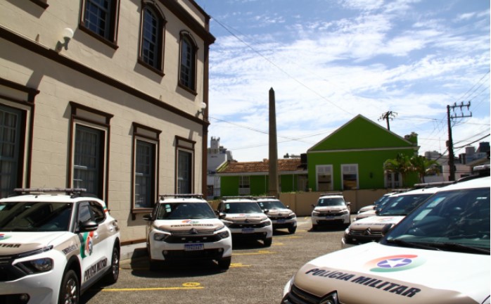 PMSC recebe nove viaturas para reforçar segurança nas escolas