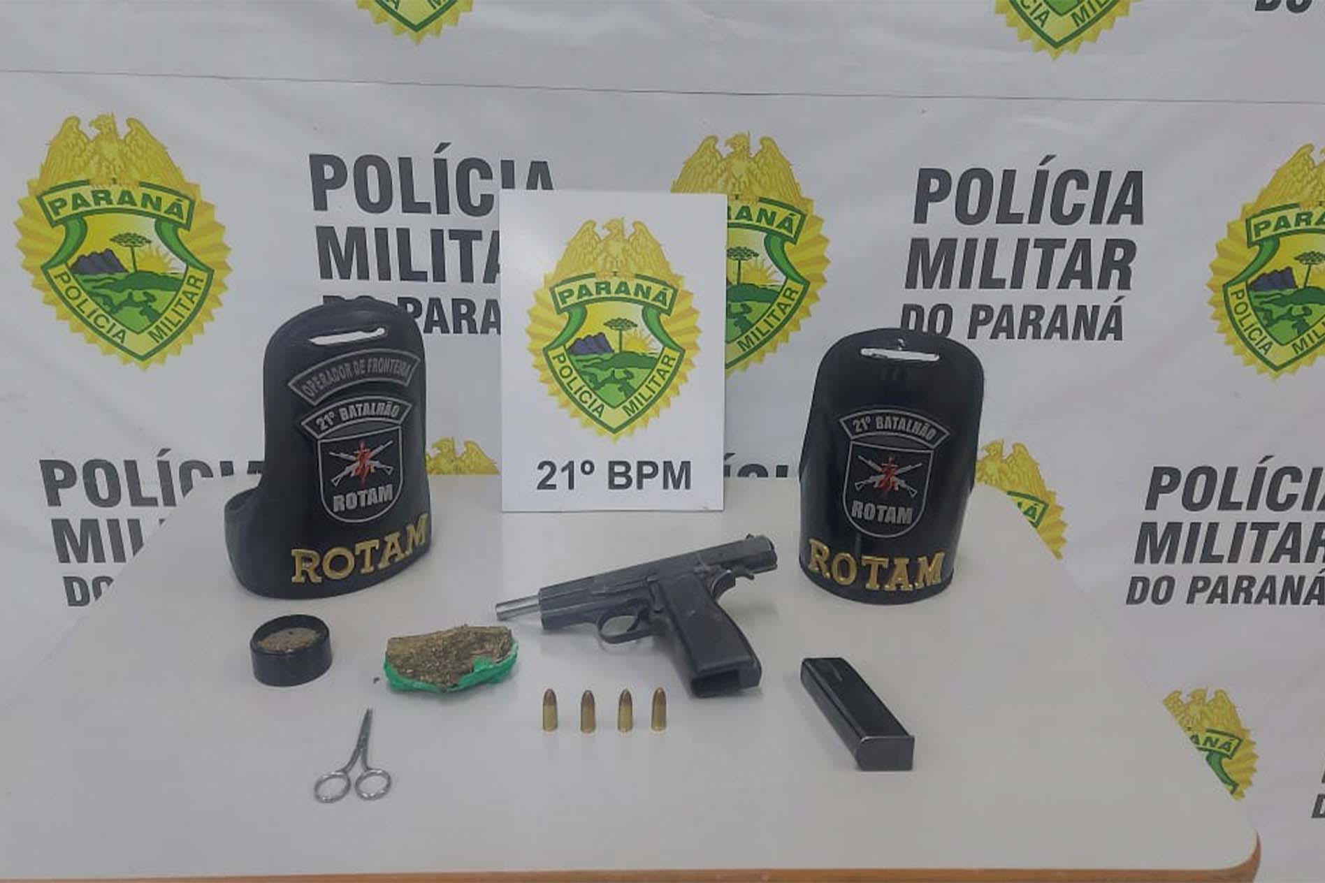 ROTAM prende casal em boate com pistola e maconha