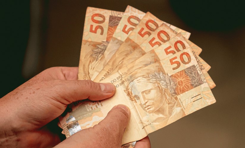 Salário mínimo de 2027 tem acréscimo de R$ 120 em nova projeção do governo