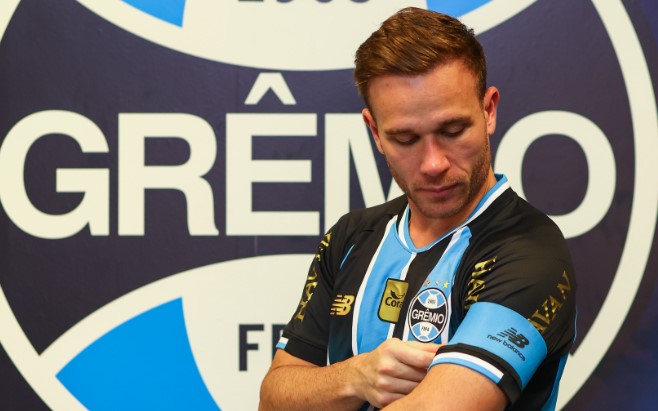 Grêmio informa encerramento de vínculo com volante Arthur