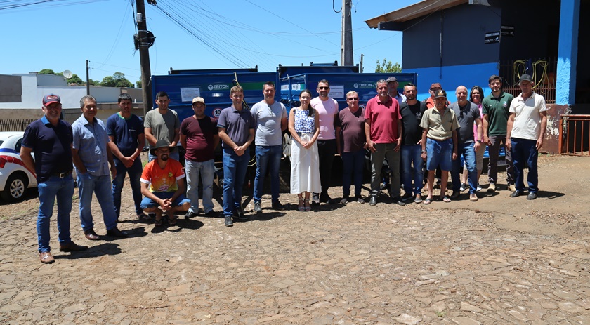Administração realiza entrega de maquinários agrícolas. Foram mais de R$260 mil investidos