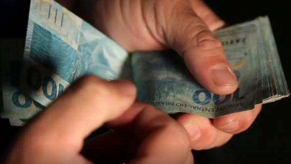 Brasileiros sacaram em dezembro R$ 429 milhões esquecidos em bancos