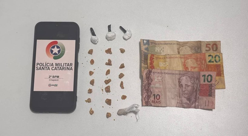 Mulher é presa por tráfico de drogas durante ação da Polícia Militar