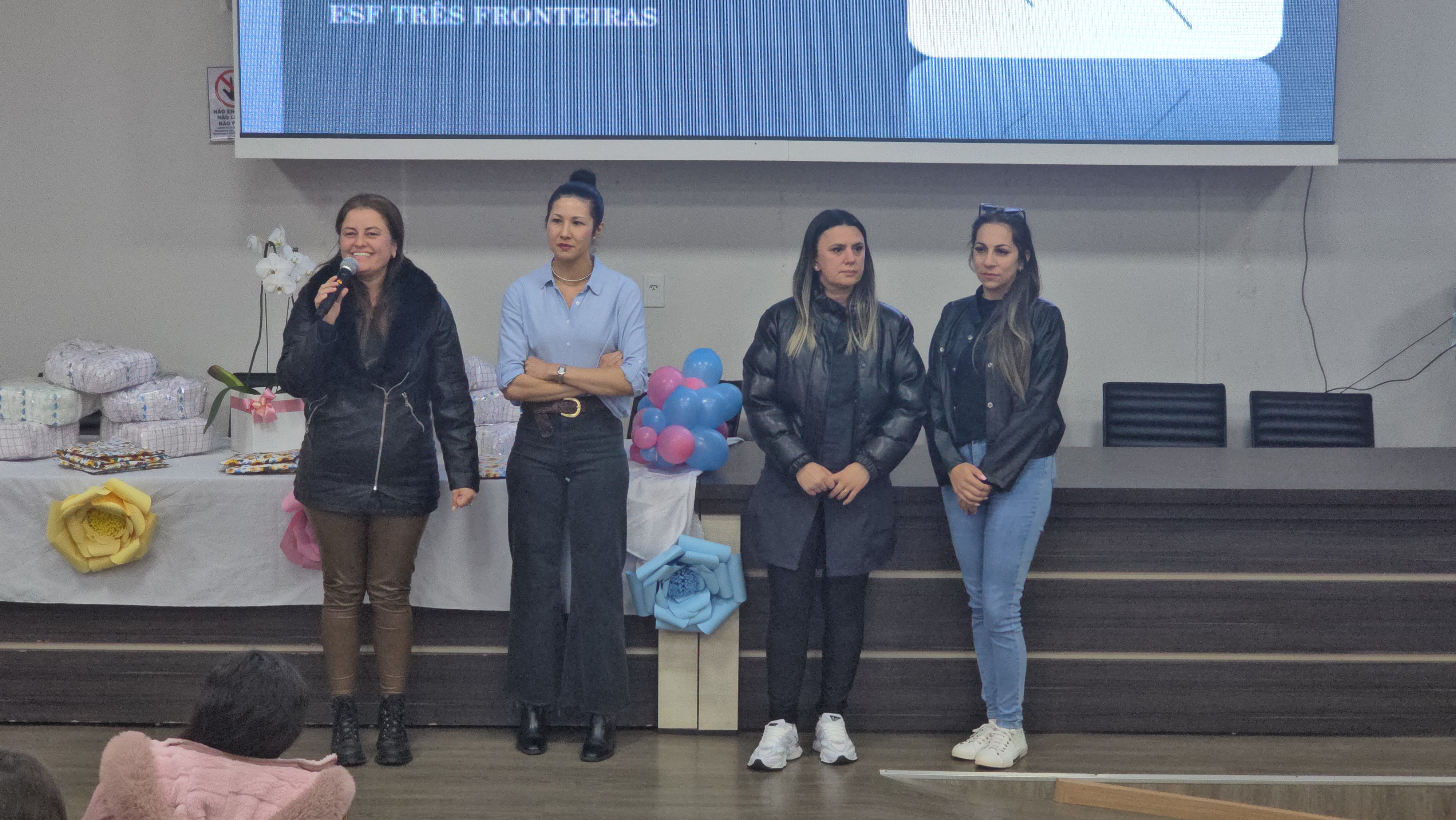 Gestantes participam de palestra sobre saúde bucal e cuidados durante a gravidez