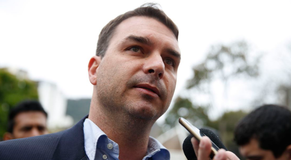 Flávio Bolsonaro desiste de debate da Globo e cita interferência do Judiciário