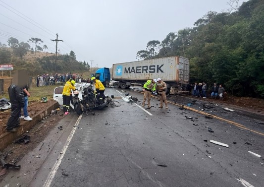 Três pessoas morrem e duas ficam gravemente feridas em acidente na Serra Dona Francisca