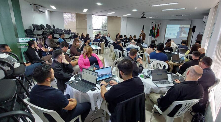 Curso prepara profissionais da fronteira para mudanças no processo de importação