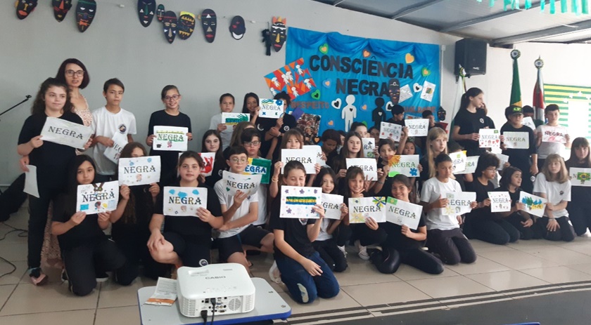 Escola Dr. Mário realiza atividades alusivas à cultura Afro-brasileira