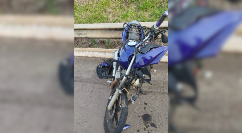 Jovem morre em colisão entre moto e caminhão na BR-153