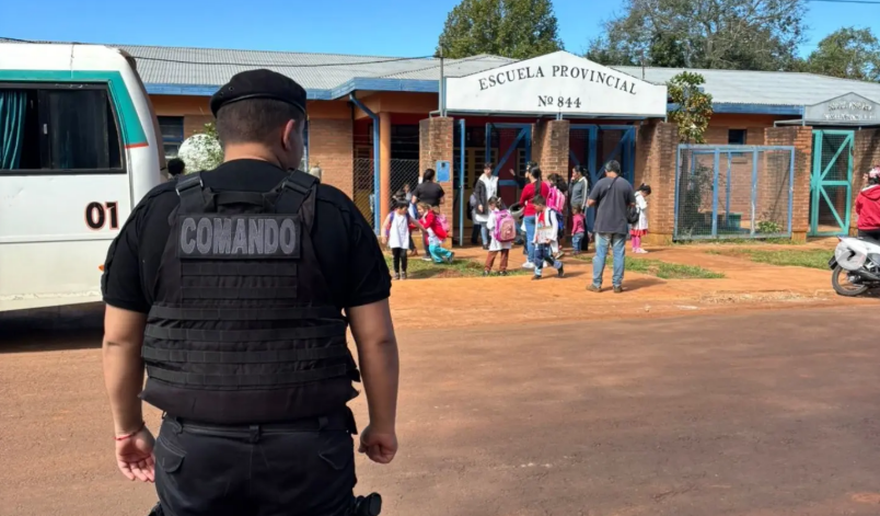 Polícia de Misiones orienta famílias sobre 6 cuidados para crianças irem seguras à escola