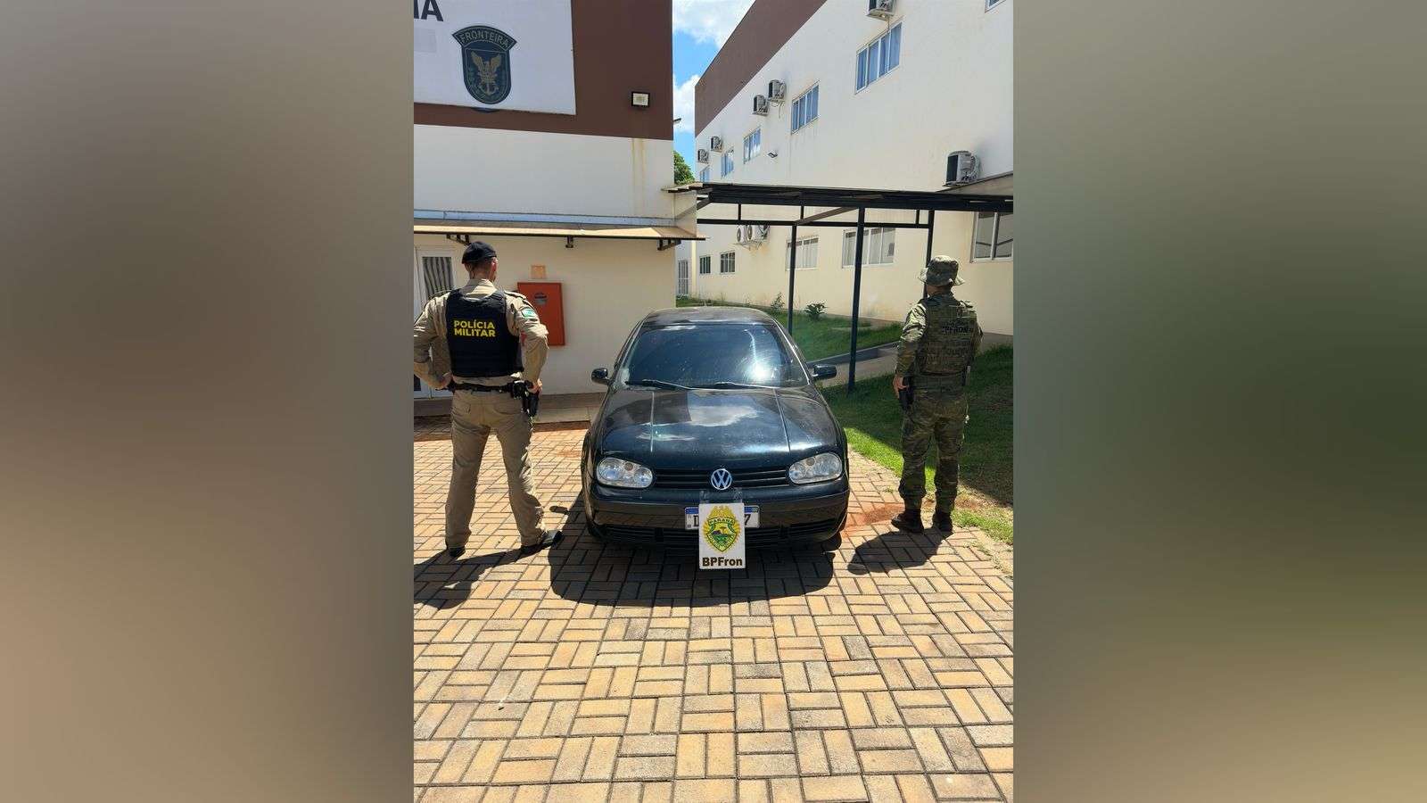 Polícia militar recupera veículo furtado e prende suspeito
