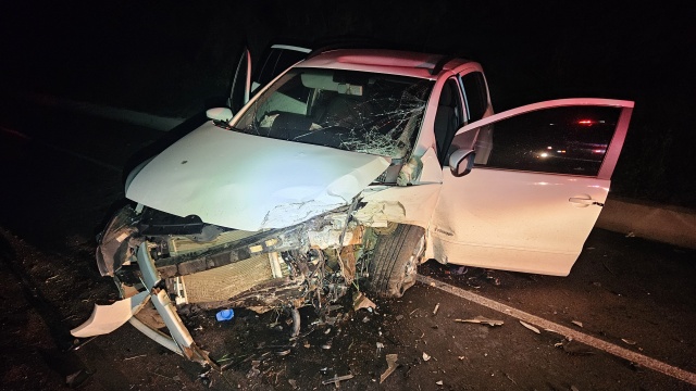 Veículo colide contra pedras às margens da BR 282, entre SMOeste e Maravilha