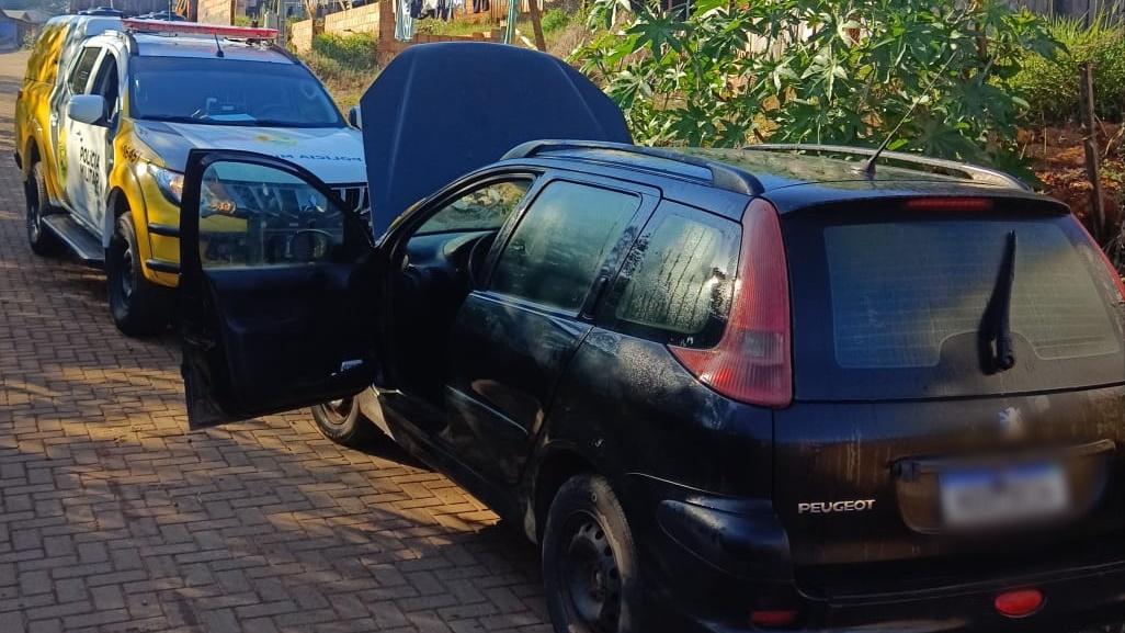 Veículo furtado é recuperado pela Polícia Militar