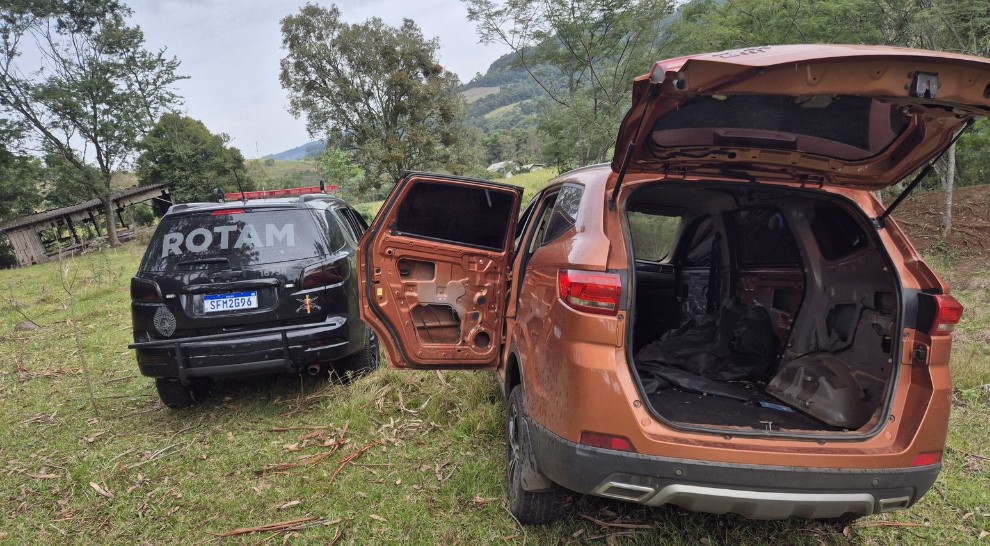 Homem é localizado após fuga e mercadorias estrangeiras são apreendidas em área rural