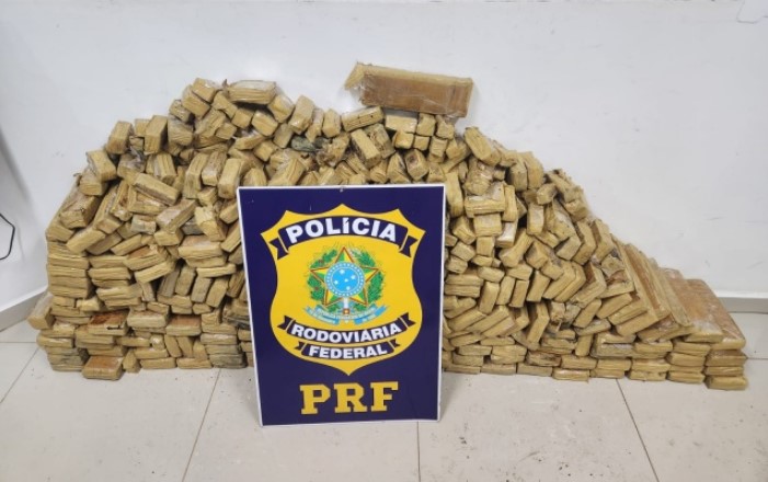 PRF encontra mais de 200 kg de maconha em caminhonete abandonada após incêndio na BR-163