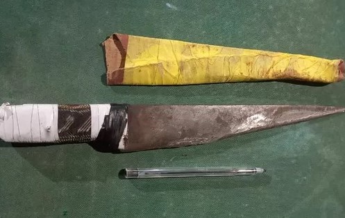 Polícia apreende faca e drogas durante operação Caminho Seguro