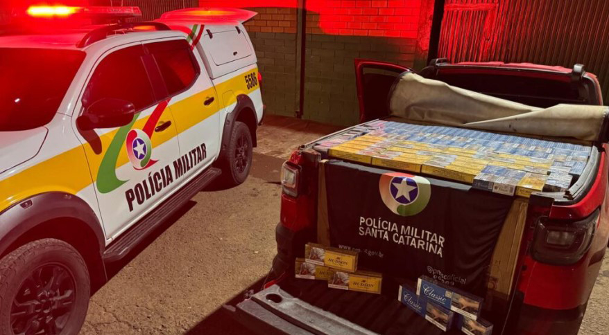 Homem é flagrado transportando carga milionária de cigarros ilegais em SC