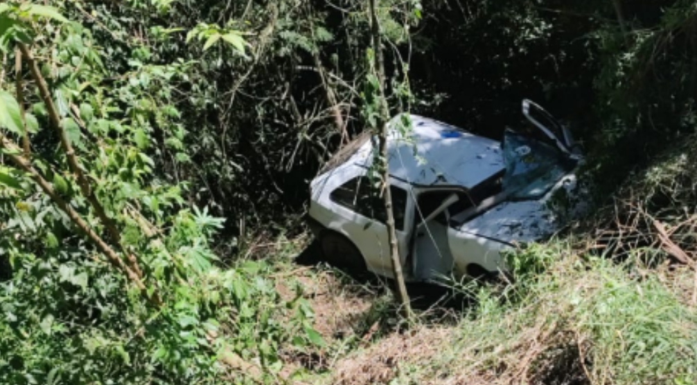 Homem é encontrado ferido 17 horas após carro capotar na PR-182