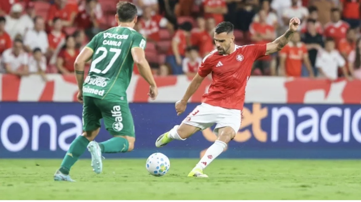 Inter vence a primeira em casa ao bater a Chape e se afasta do Z4