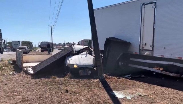 Condutor de veículo morre após colisão frontal com caminhão na PR-281