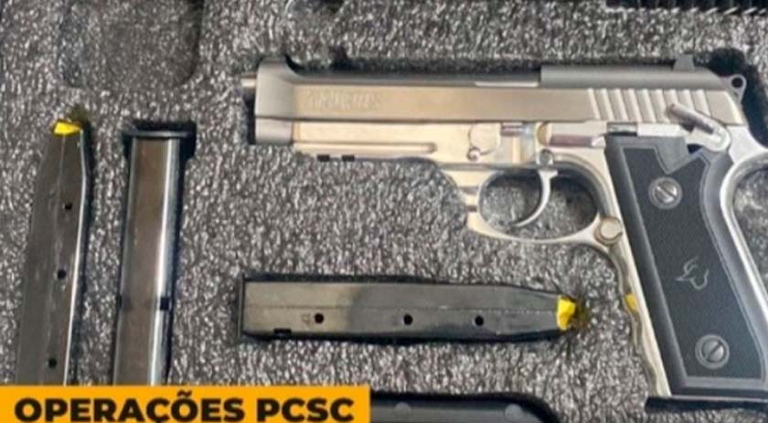 Polícia Civil prende homem em flagrante e apreende armas de fogo e munições