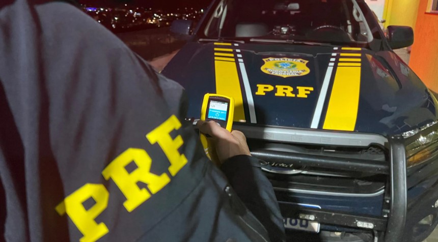 Homem é preso por dirigir embriagado com quase quatro vezes acima do limite