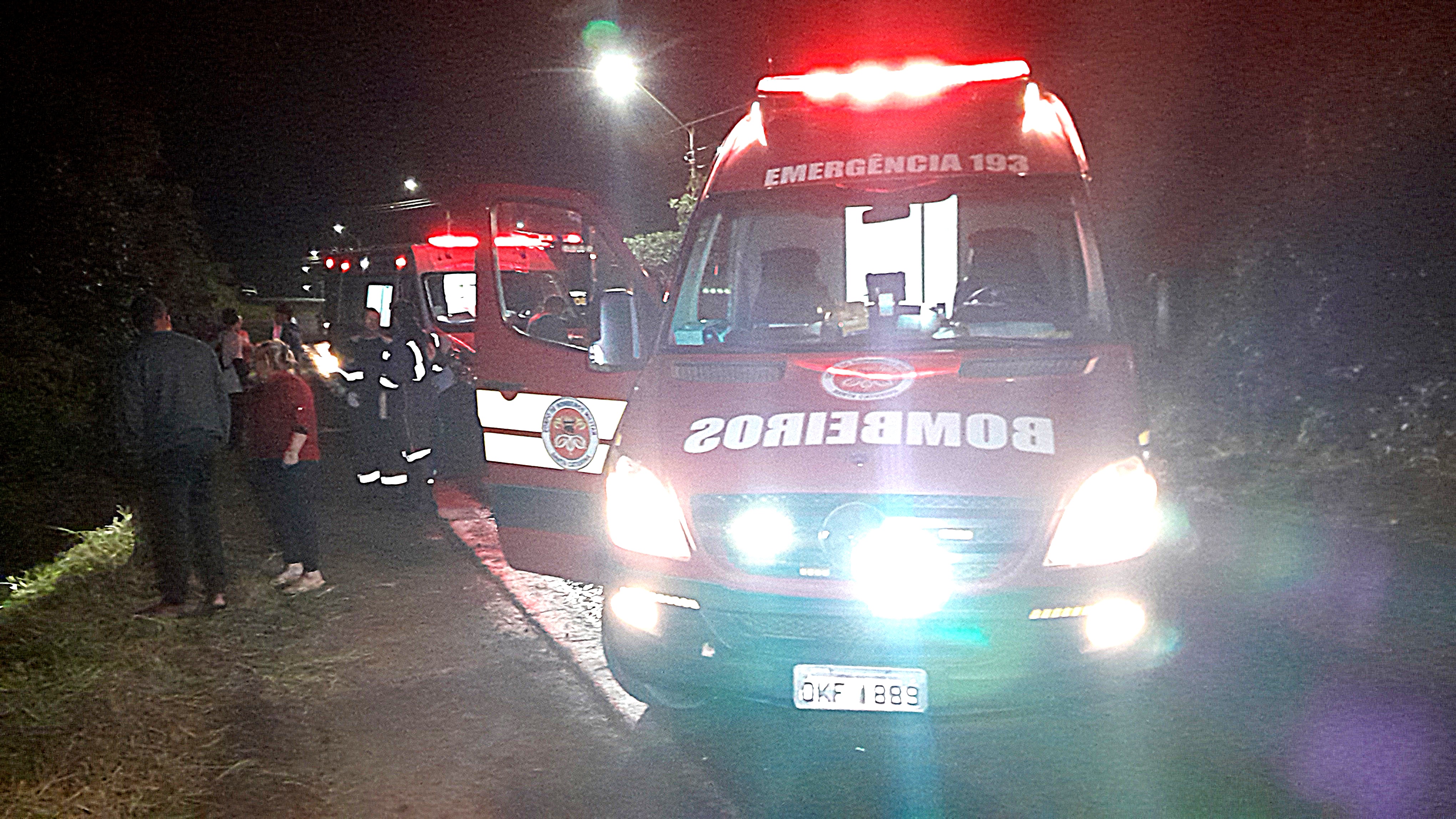 Capotamento  seguido de tombamento em barranco é registrado no trecho de acesso ao Porto Seco