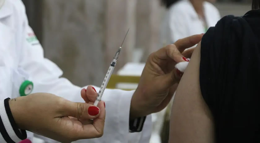 Pessoas de 15 a 45 anos que tomam PrEP serão incluídas no público da vacina contra o HPV