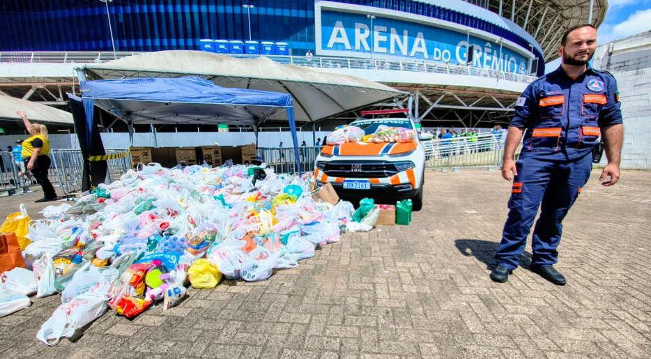 Grêmio entrega donativos arrecadados em mobilização para Minas Gerais