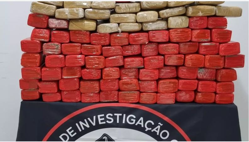 Homem é preso com 100 kg de maconha e arma de fogo em Itajaí