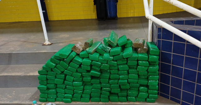 Quase 200 quilos de maconha são apreendidos em veículo com paraguaios no Extremo-Oeste de SC