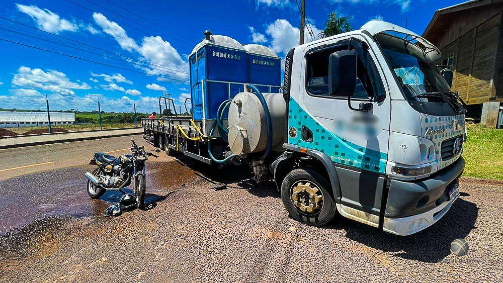 Motociclista fica gravemente ferido em acidente com caminhão no interior