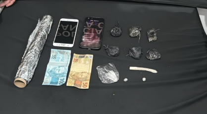 Quatro pessoas são presas por tráfico de drogas durante abordagem