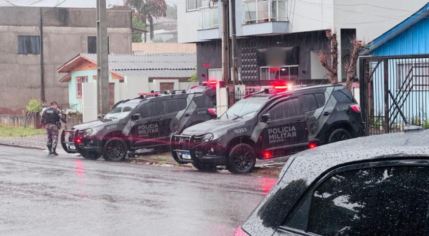 Suspeito é baleado em confronto com a polícia 