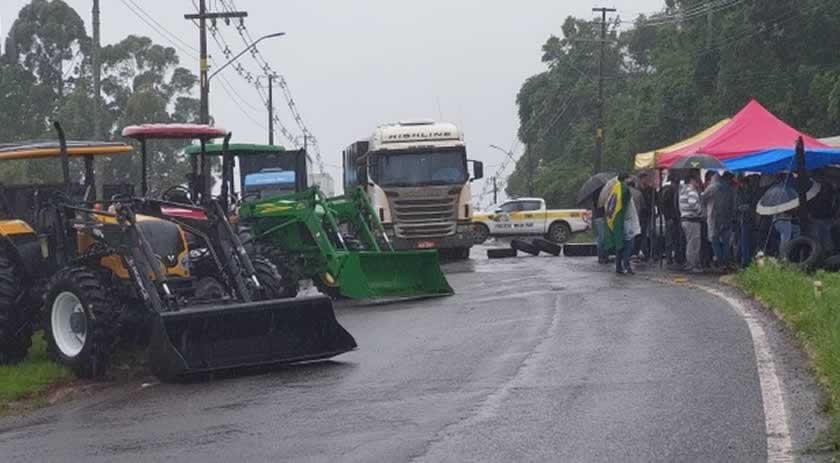 Justiça autoriza uso da força pública para desocupar rodovias em SC