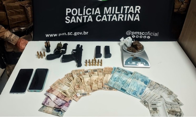 Casal gaúcho é detido com drogas, armas e dinheiro