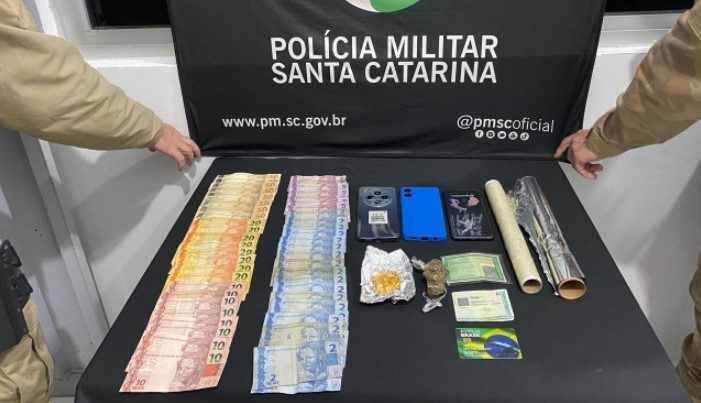 Mulher é presa por tráfico de drogas