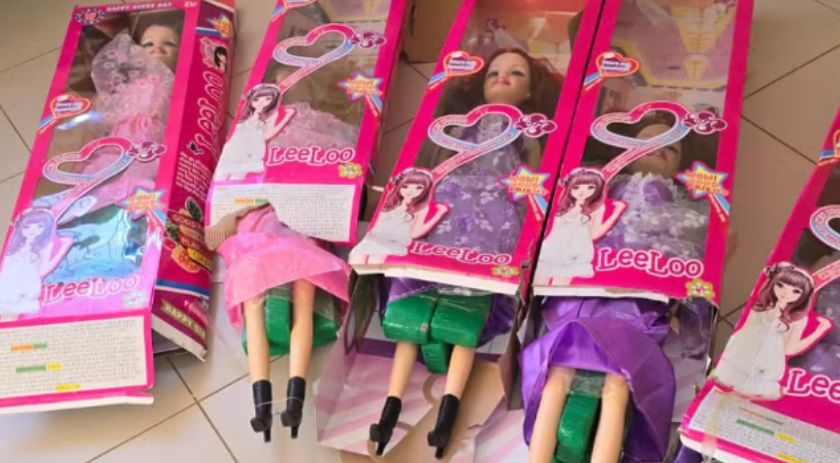 Polícia Federal apreende drogas escondidas em bonecas