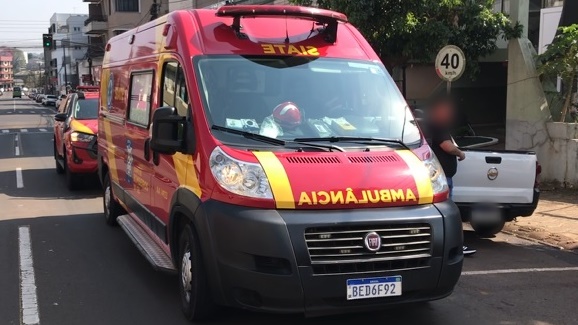 Acidente de trânsito deixa duas adolescentes feridas