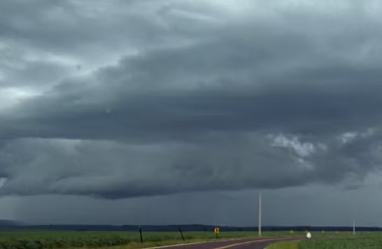 Duas frentes frias provocam chuva e queda acentuada nas temperaturas