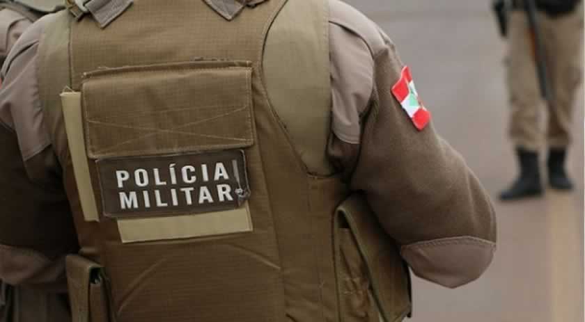 Polícia Militar resgata homem que estava acorrentado e com corda no pescoço