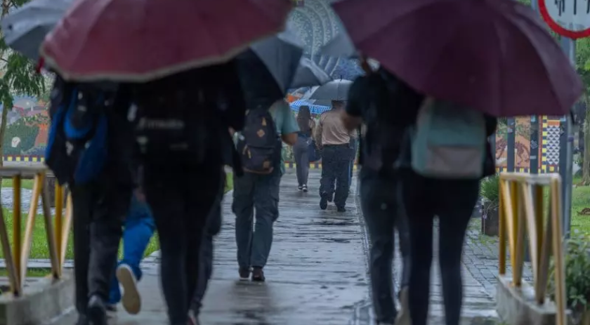 Frente fria traz chuva e frio para o fim de semana na região Oeste